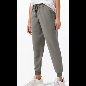 lululemon On the fly joggers, dark olive size 4